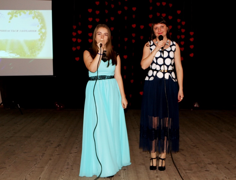 Пісня Якщо любиш- кохай у виконанні викладача кафедри соціальної педагогіки і соціальної роботи Олійник Г. М та студентки першого курсу, групи СР-11 Григус Я.